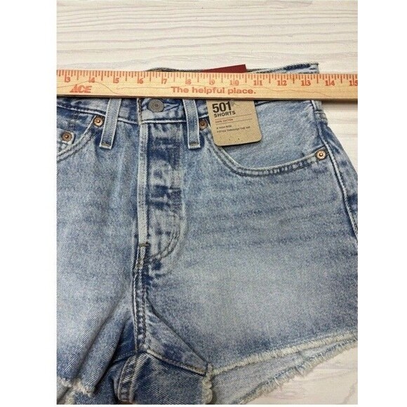 Levi's Women’s Premium 501° High Rise  Denim Shorts NWT Size 26 - Picture 4 of 8